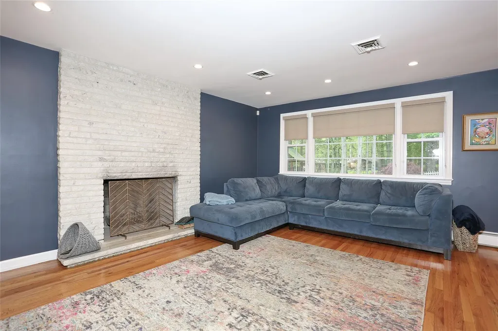 18 Oakwood Terrace Spring Valley NY 10977