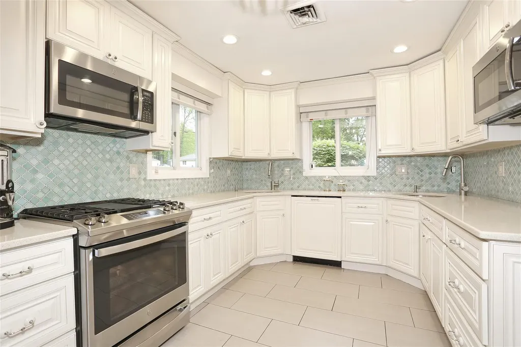 18 Oakwood Terrace Spring Valley NY 10977