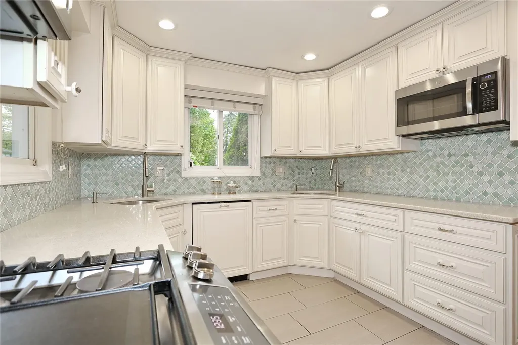 18 Oakwood Terrace Spring Valley NY 10977