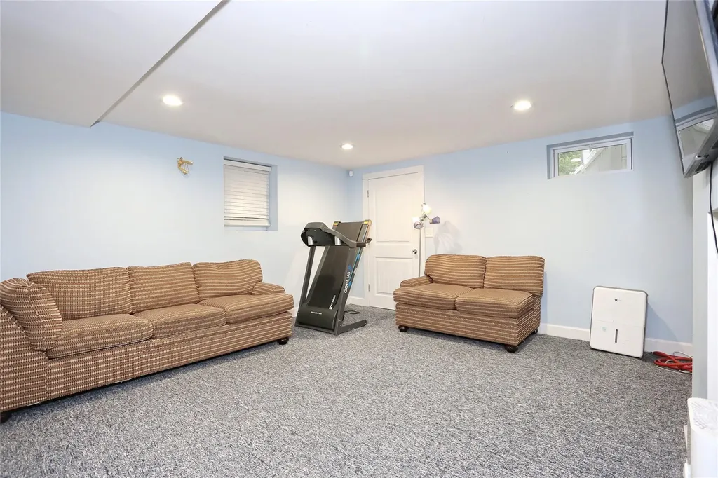 18 Oakwood Terrace Spring Valley NY 10977