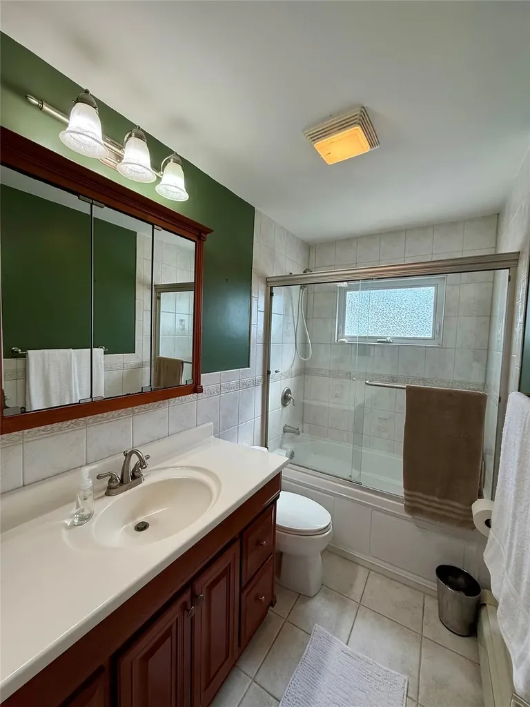 1122 Olive Place North Bellmore NY 11710