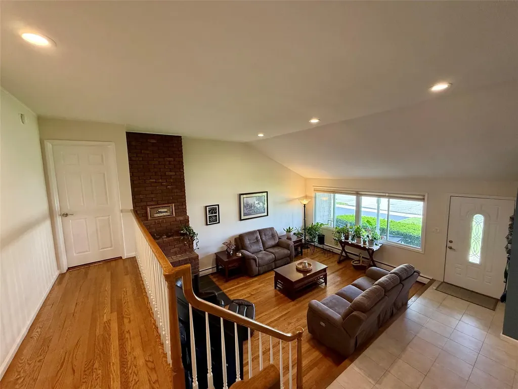 1122 Olive Place North Bellmore NY 11710
