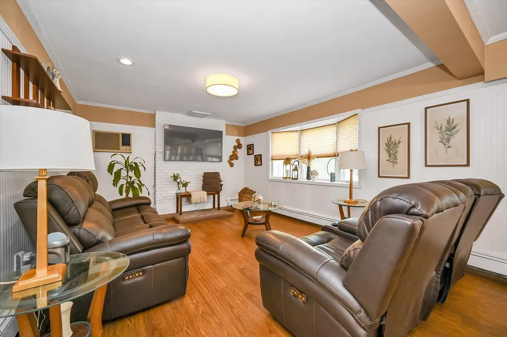 12 Spoke Lane Levittown NY 11756