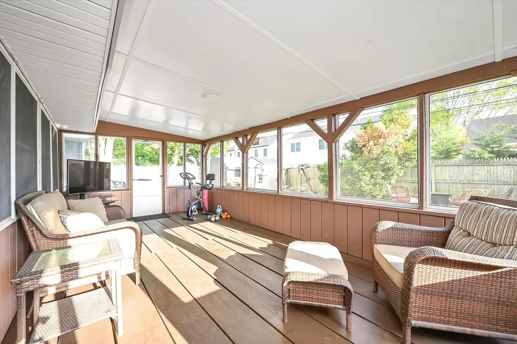 12 Spoke Lane Levittown NY 11756