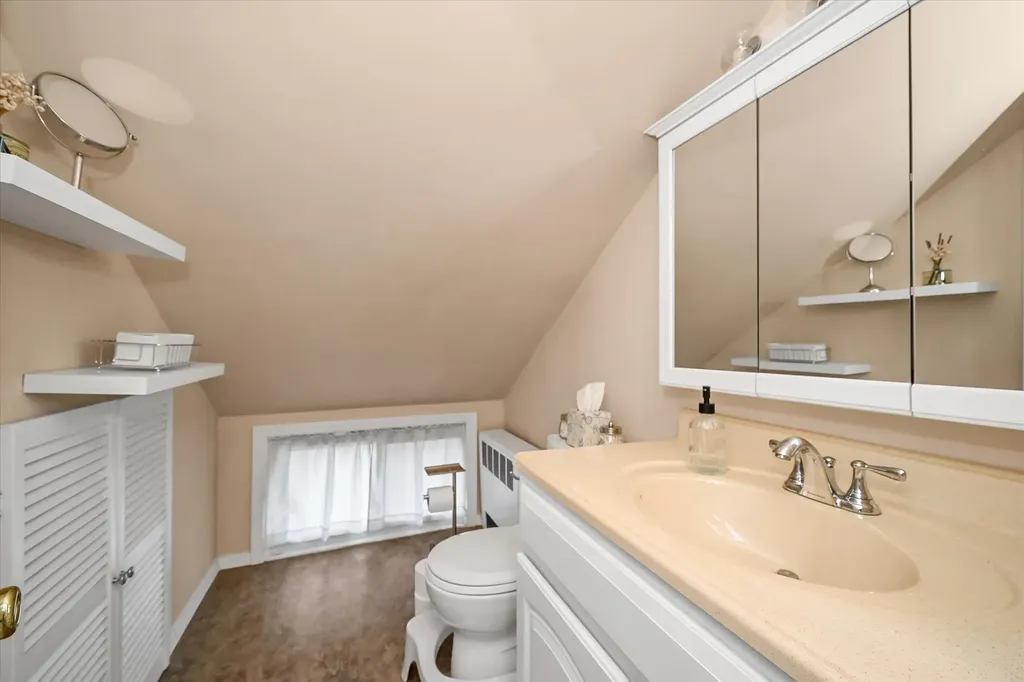 12 Spoke Lane Levittown NY 11756