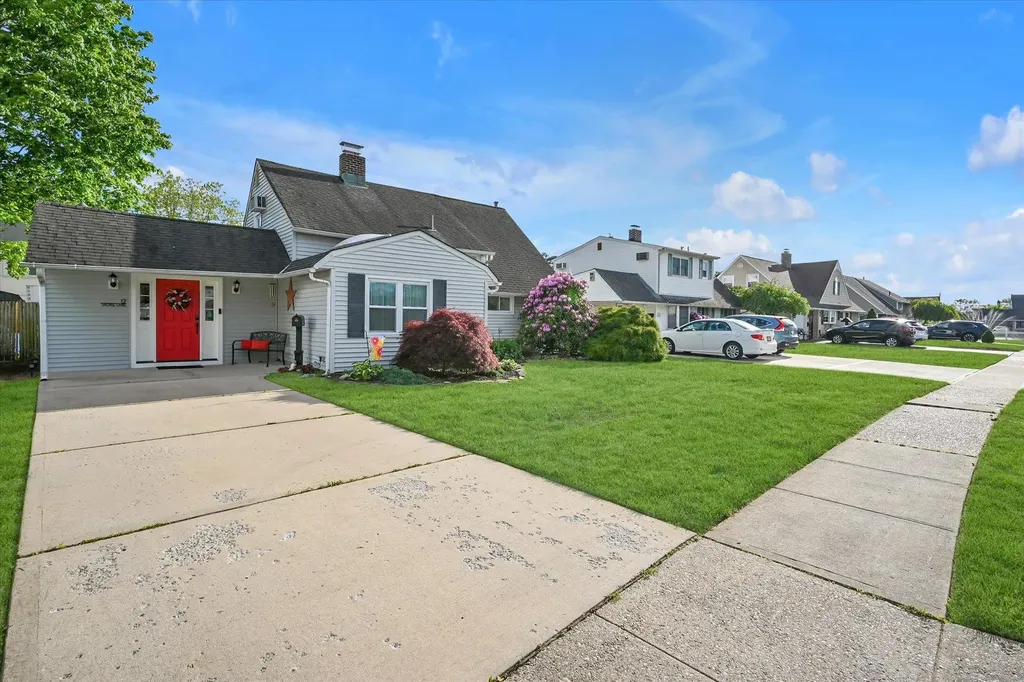 12 Spoke Lane Levittown NY 11756