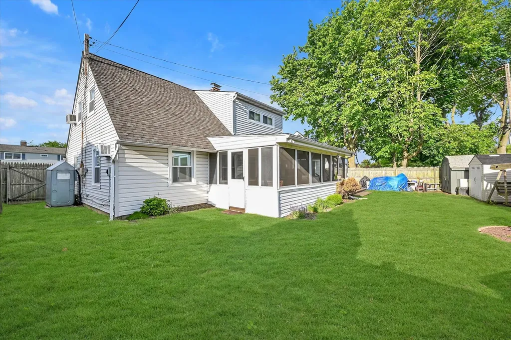 12 Spoke Lane Levittown NY 11756