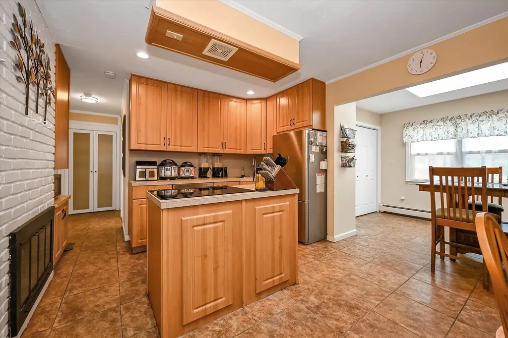 12 Spoke Lane Levittown NY 11756
