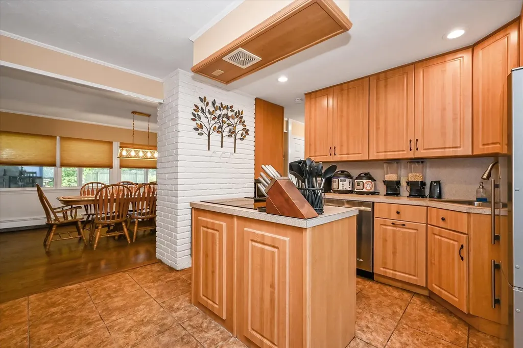 12 Spoke Lane Levittown NY 11756