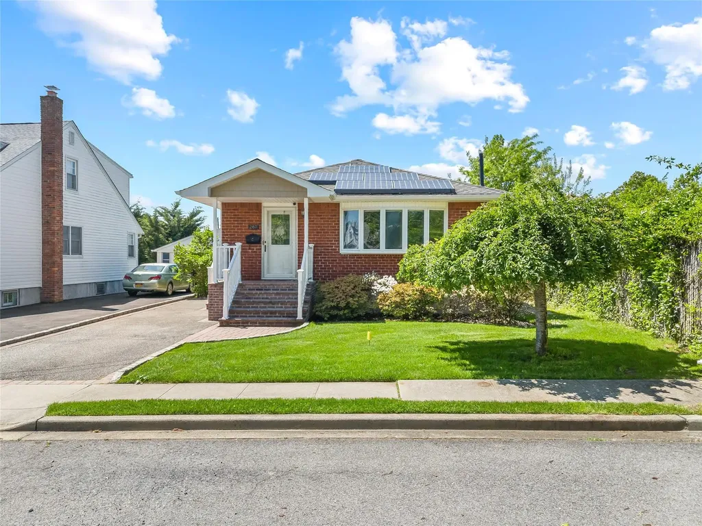 267 10th Street Bethpage NY 11714