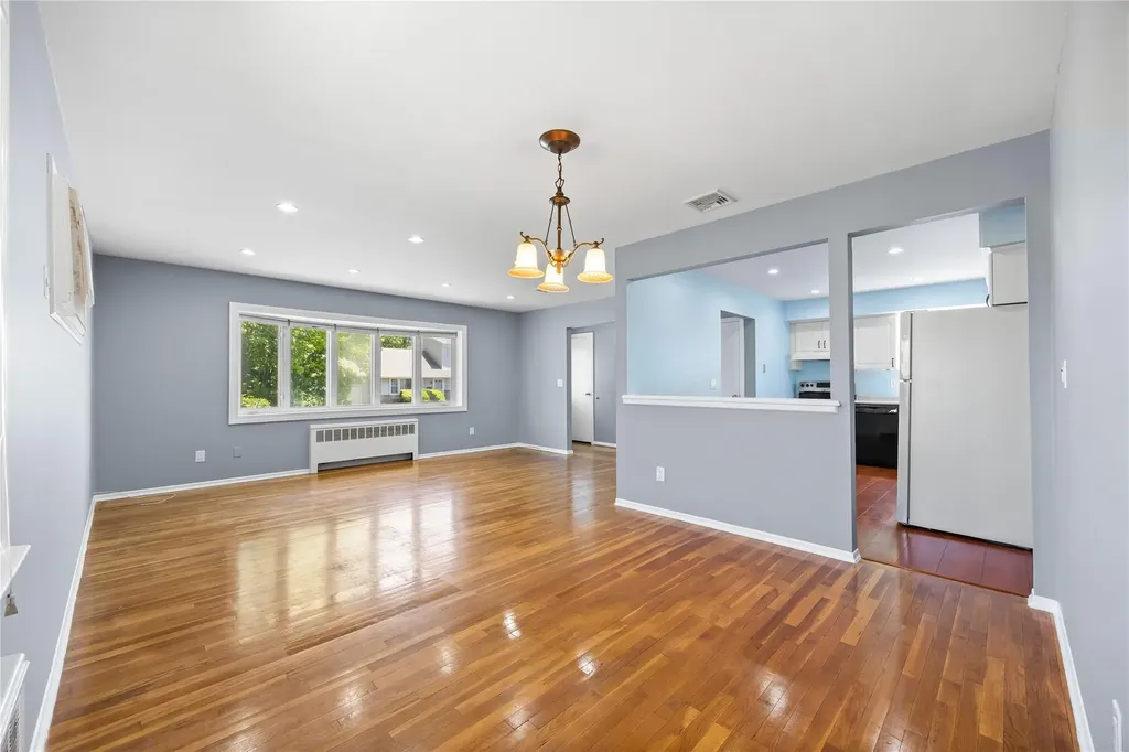 267 10th Street Bethpage NY 11714