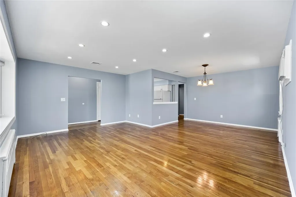 267 10th Street Bethpage NY 11714