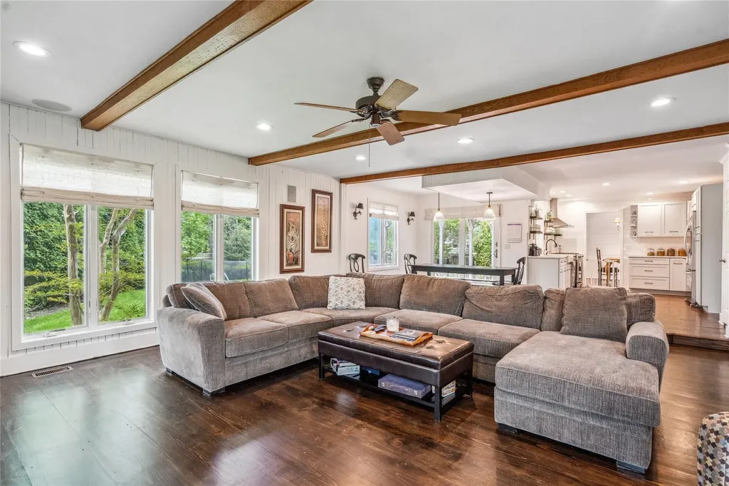 110 Cayuga Place Jericho NY 11753