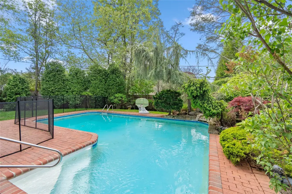 110 Cayuga Place Jericho NY 11753