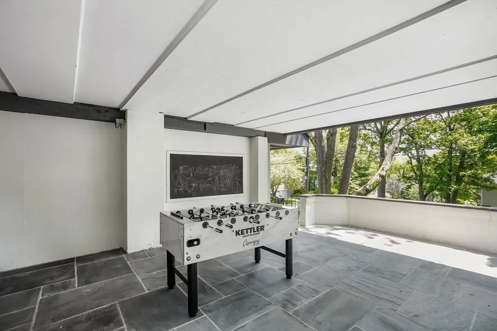 2 Lundy Lane Larchmont NY 10538