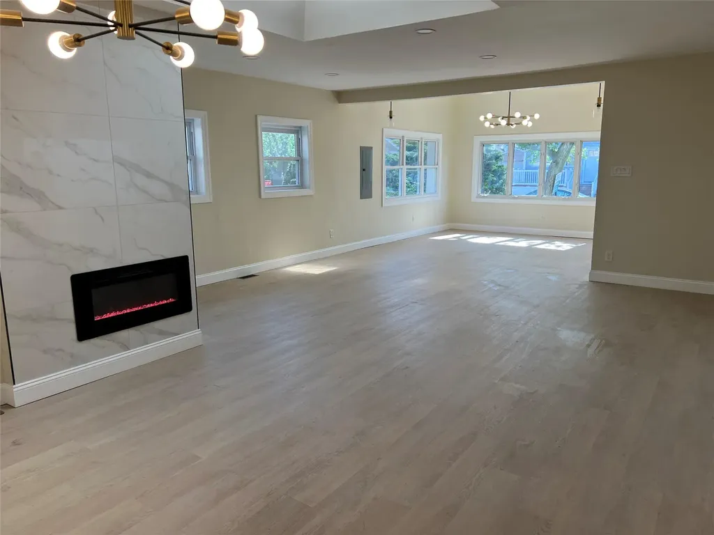 3295 Parkway Drive Baldwin Harbor NY 11510