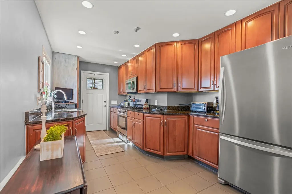 64 Chester Road Lynbrook NY 11563