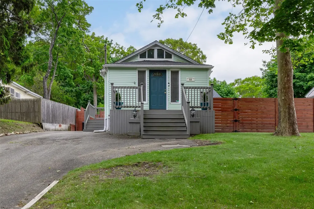 68 Ridgewood Avenue Selden NY 11784