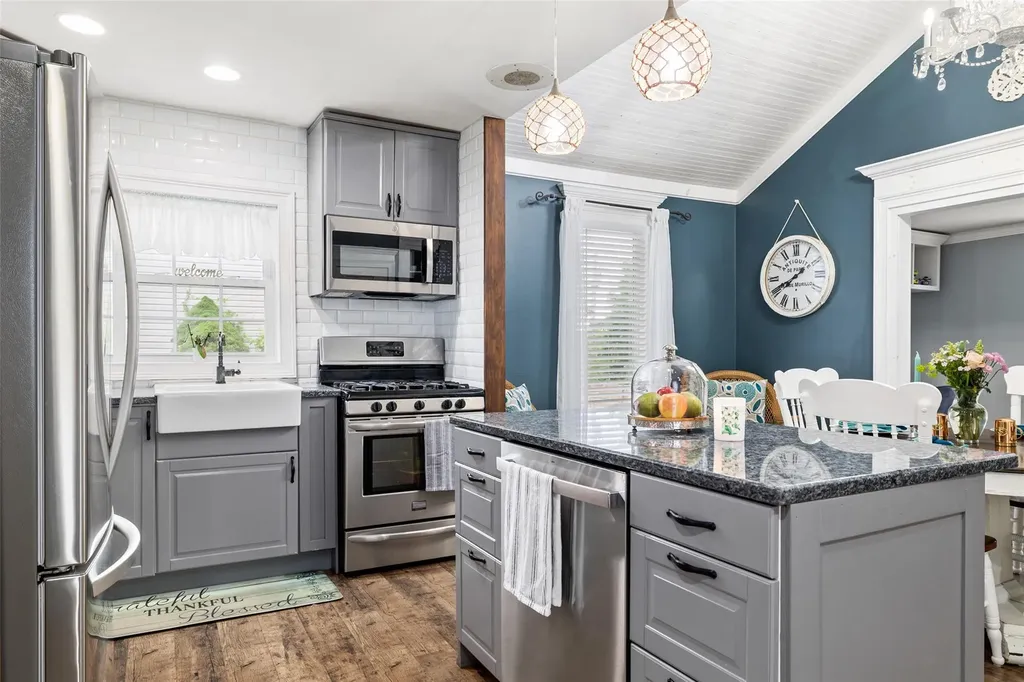 68 Ridgewood Avenue Selden NY 11784