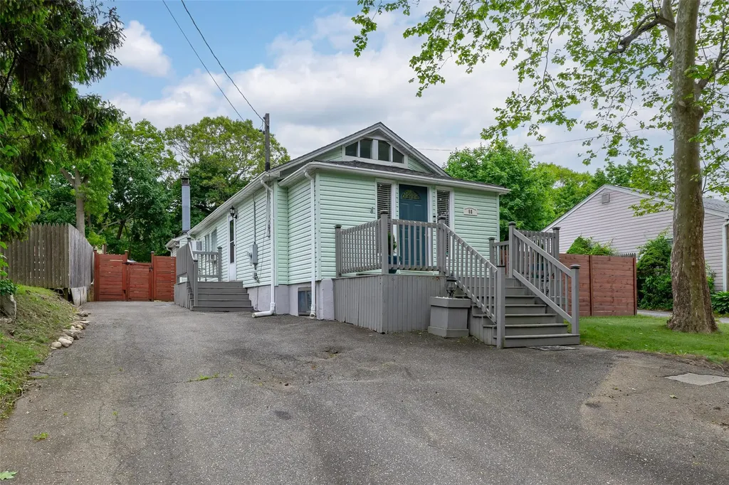 68 Ridgewood Avenue Selden NY 11784