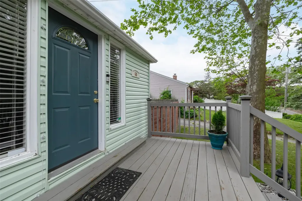 68 Ridgewood Avenue Selden NY 11784