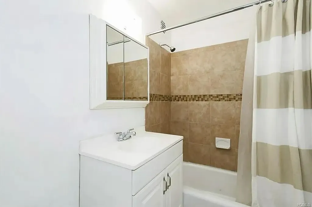 1122 Yonkers Yonkers NY 10704
