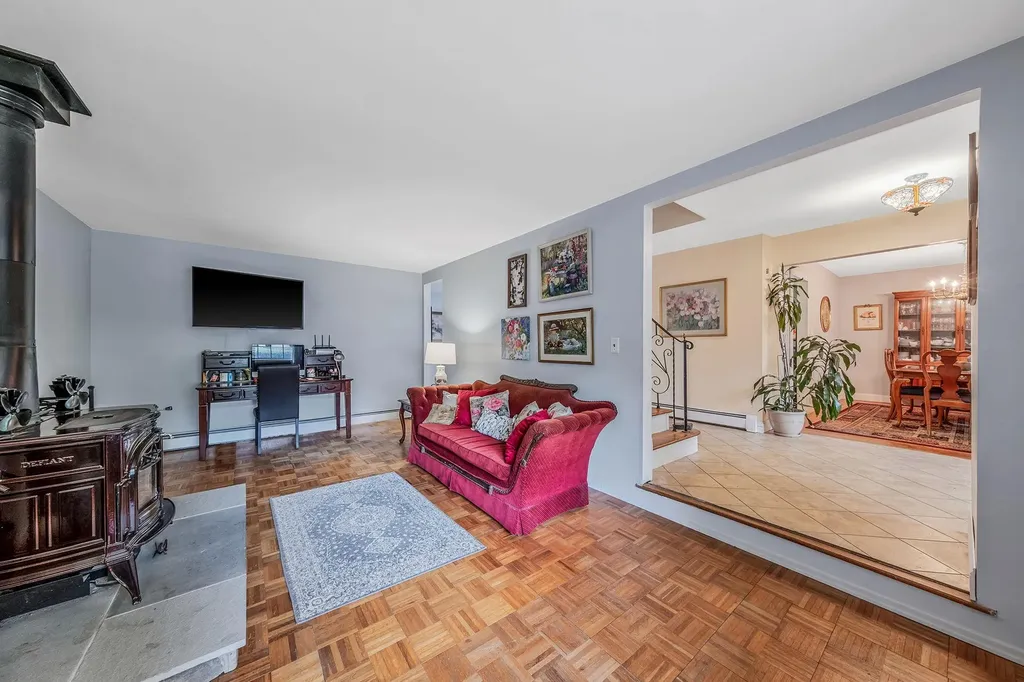 6 Washington Avenue Miller Place NY 11764