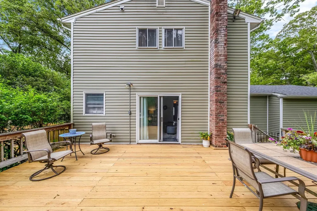 6 Washington Avenue Miller Place NY 11764