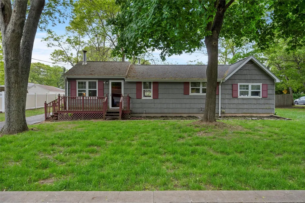 82 Seaside Avenue Patchogue NY 11772