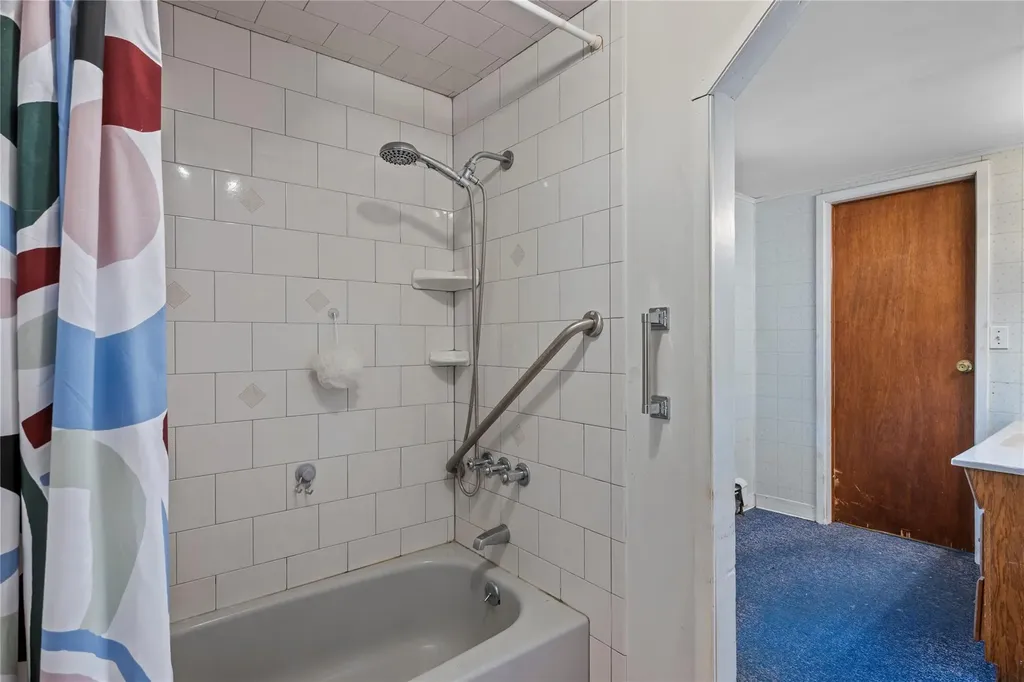 82 Seaside Avenue Patchogue NY 11772