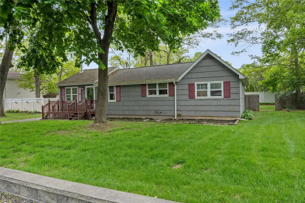82 Seaside Avenue Patchogue NY 11772