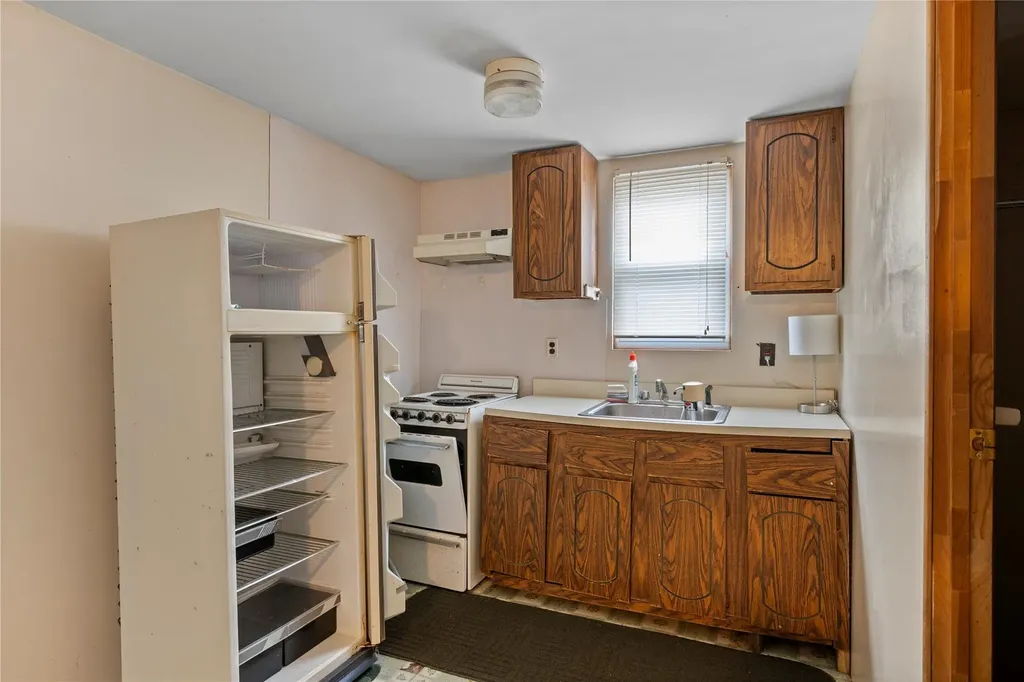 82 Seaside Avenue Patchogue NY 11772