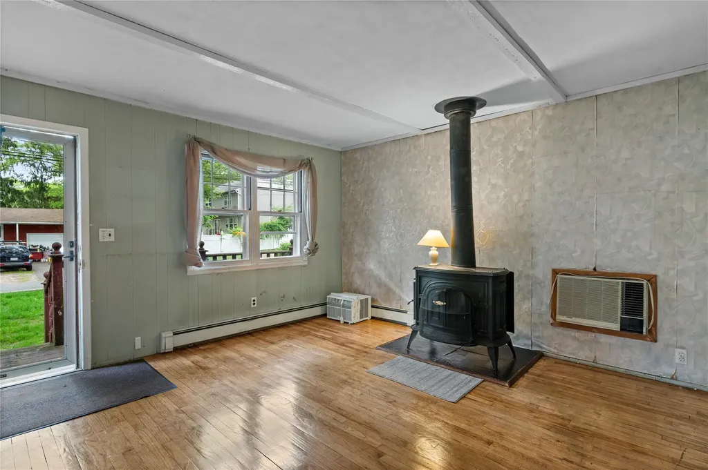 82 Seaside Avenue Patchogue NY 11772