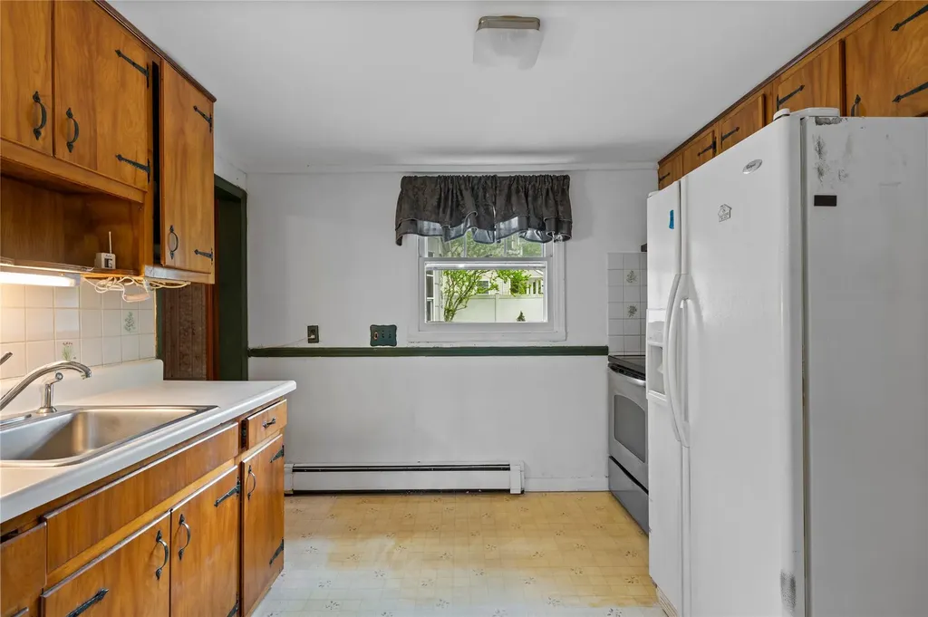 82 Seaside Avenue Patchogue NY 11772
