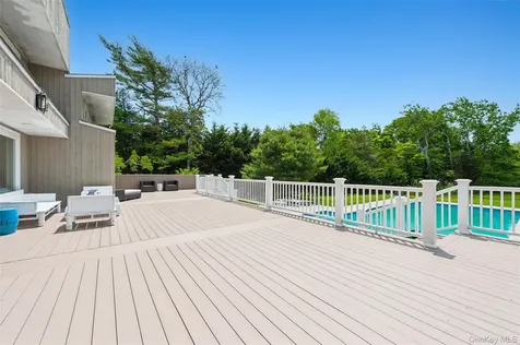 251 Sebonac Road Southampton NY 11968