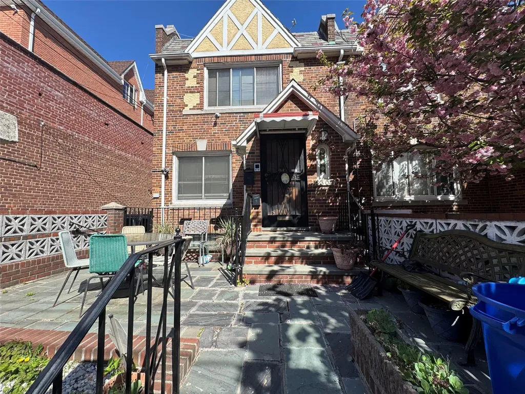 5307 65th Place Maspeth NY 11378
