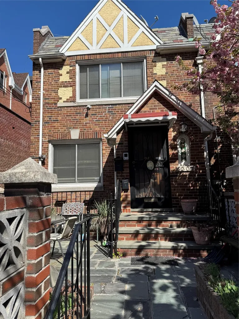 5307 65th Place Maspeth NY 11378