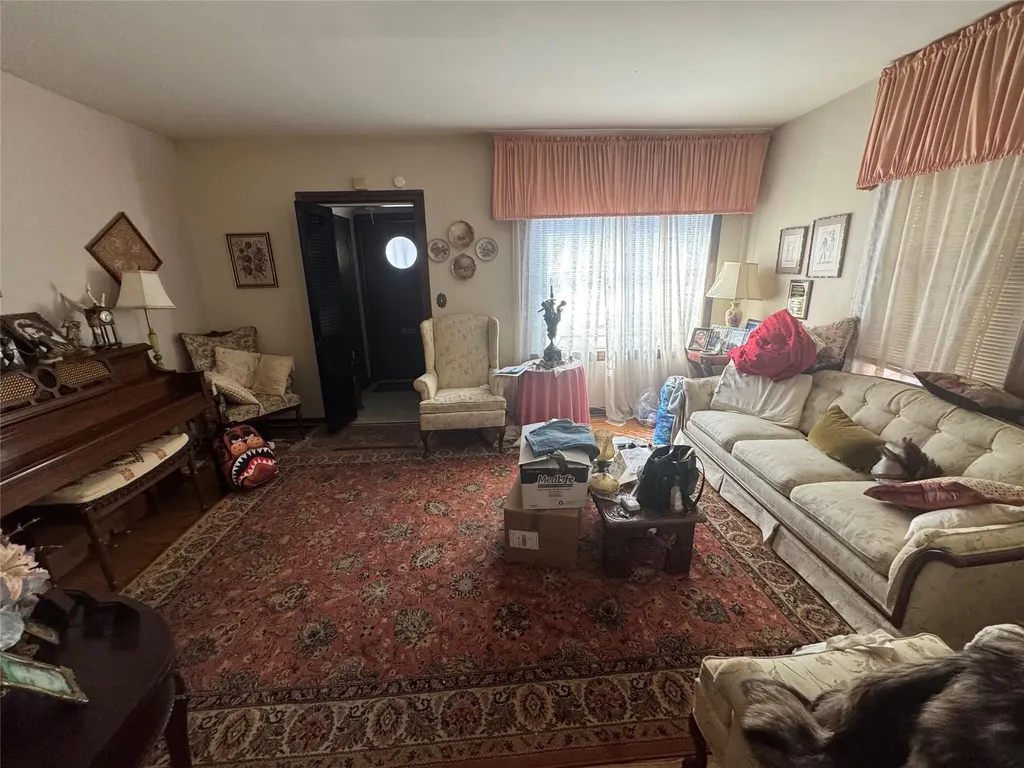 5307 65th Place Maspeth NY 11378