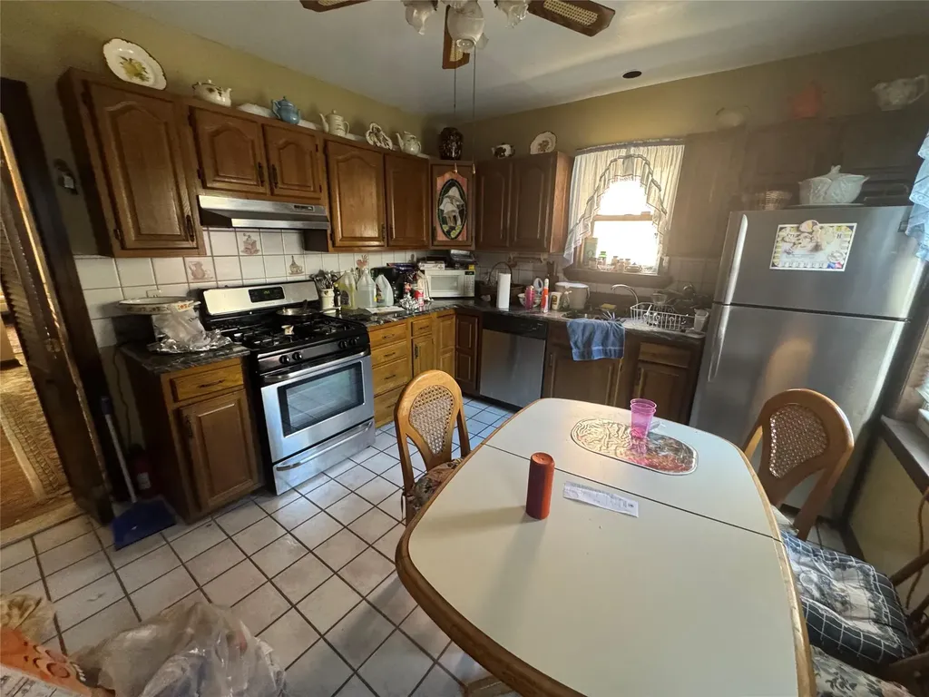 5307 65th Place Maspeth NY 11378