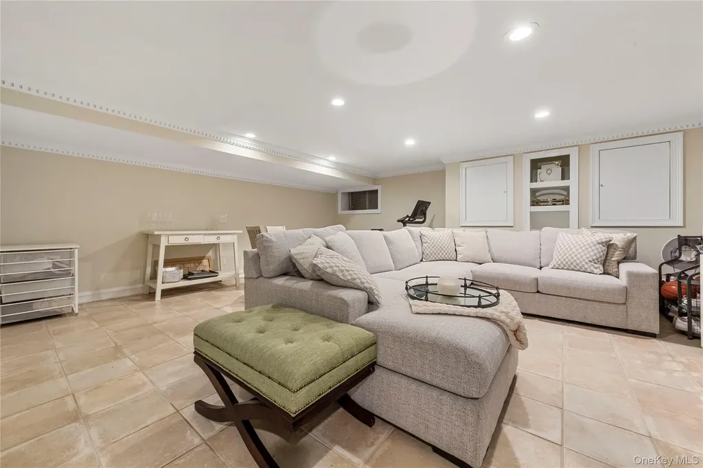 1229 Estates Lane Bayside NY 11360