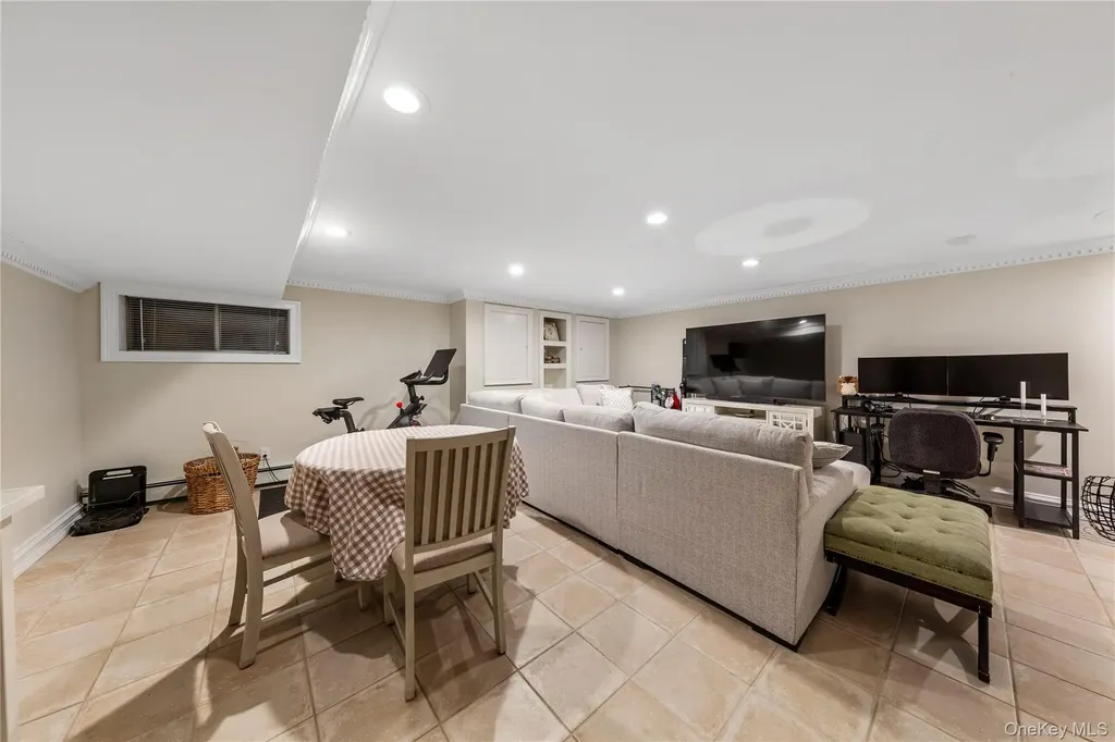 1229 Estates Lane Bayside NY 11360