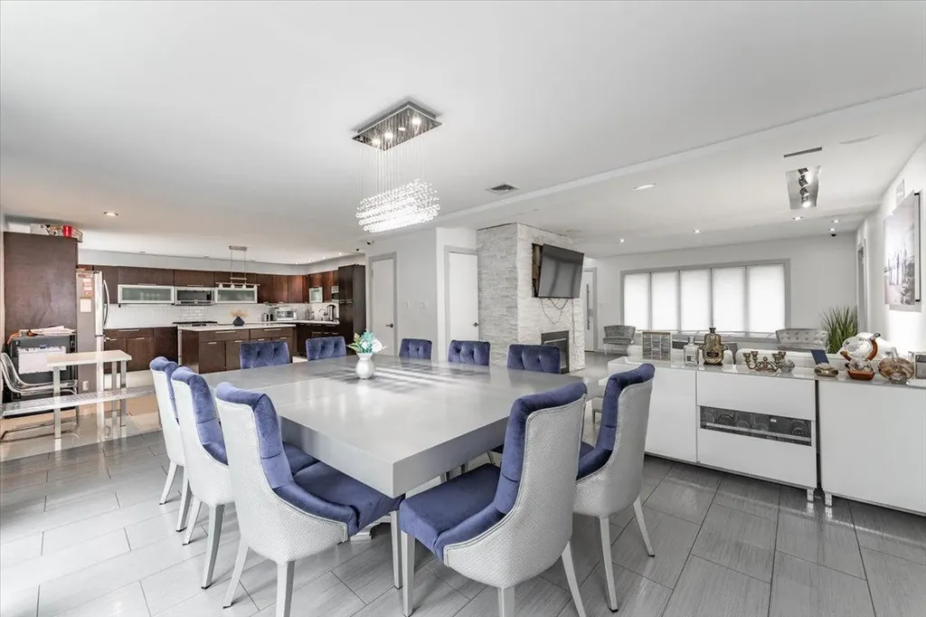 536 Oxford Road Cedarhurst NY 11516