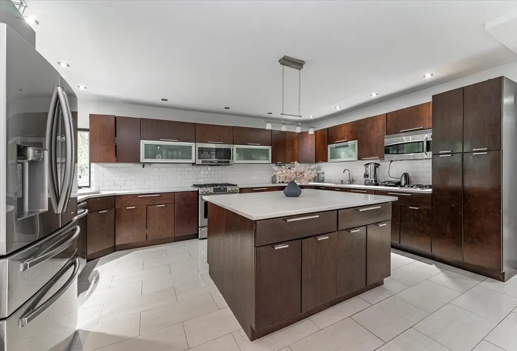 536 Oxford Road Cedarhurst NY 11516