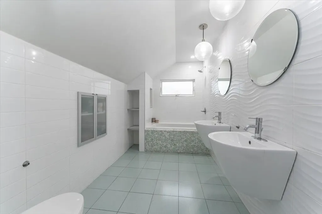 536 Oxford Road Cedarhurst NY 11516