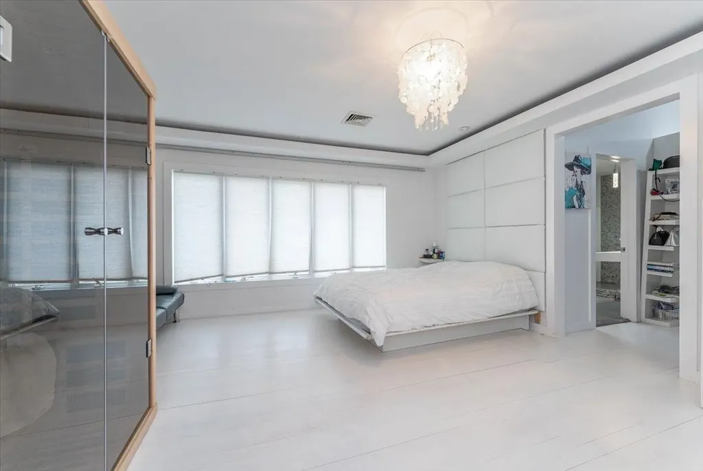 536 Oxford Road Cedarhurst NY 11516