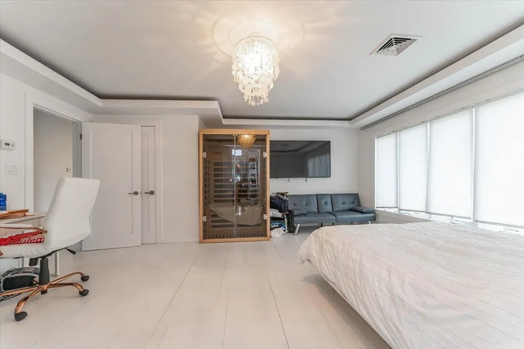 536 Oxford Road Cedarhurst NY 11516