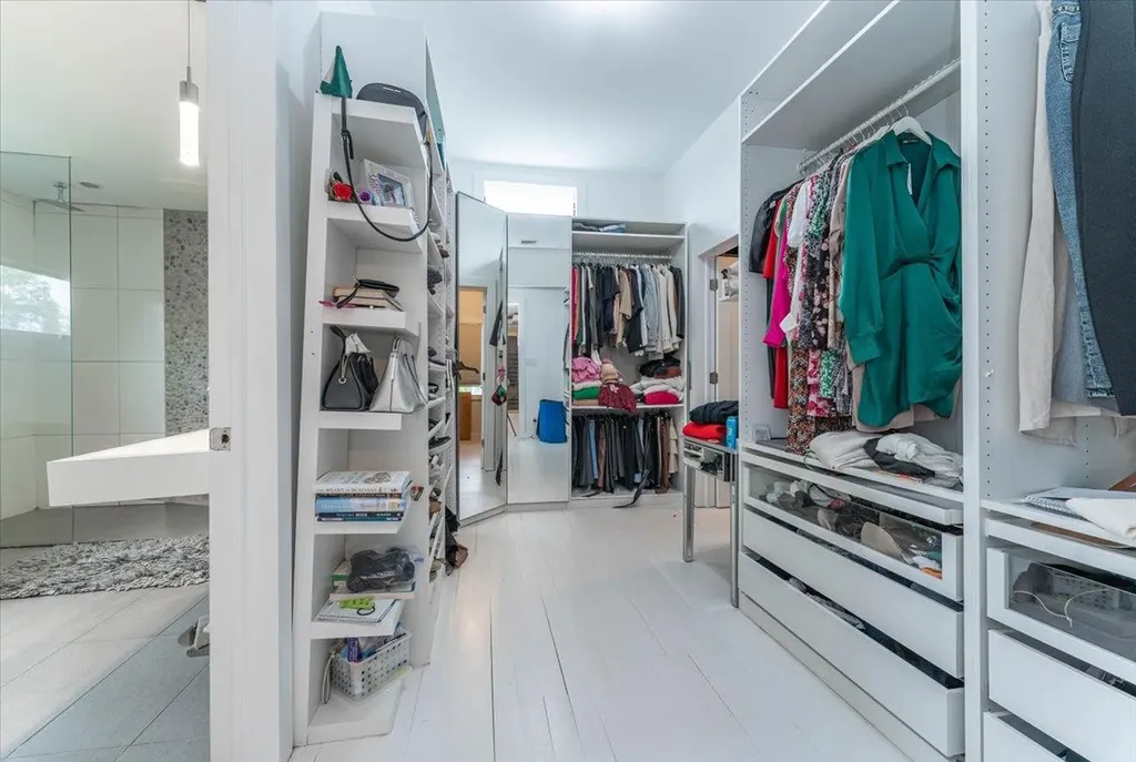 536 Oxford Road Cedarhurst NY 11516