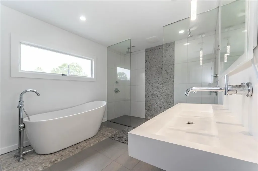 536 Oxford Road Cedarhurst NY 11516