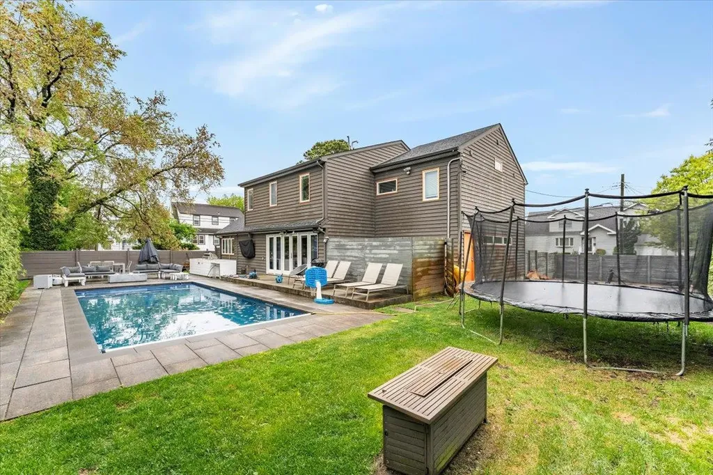 536 Oxford Road Cedarhurst NY 11516