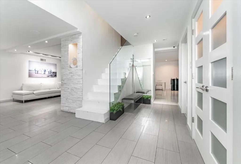 536 Oxford Road Cedarhurst NY 11516